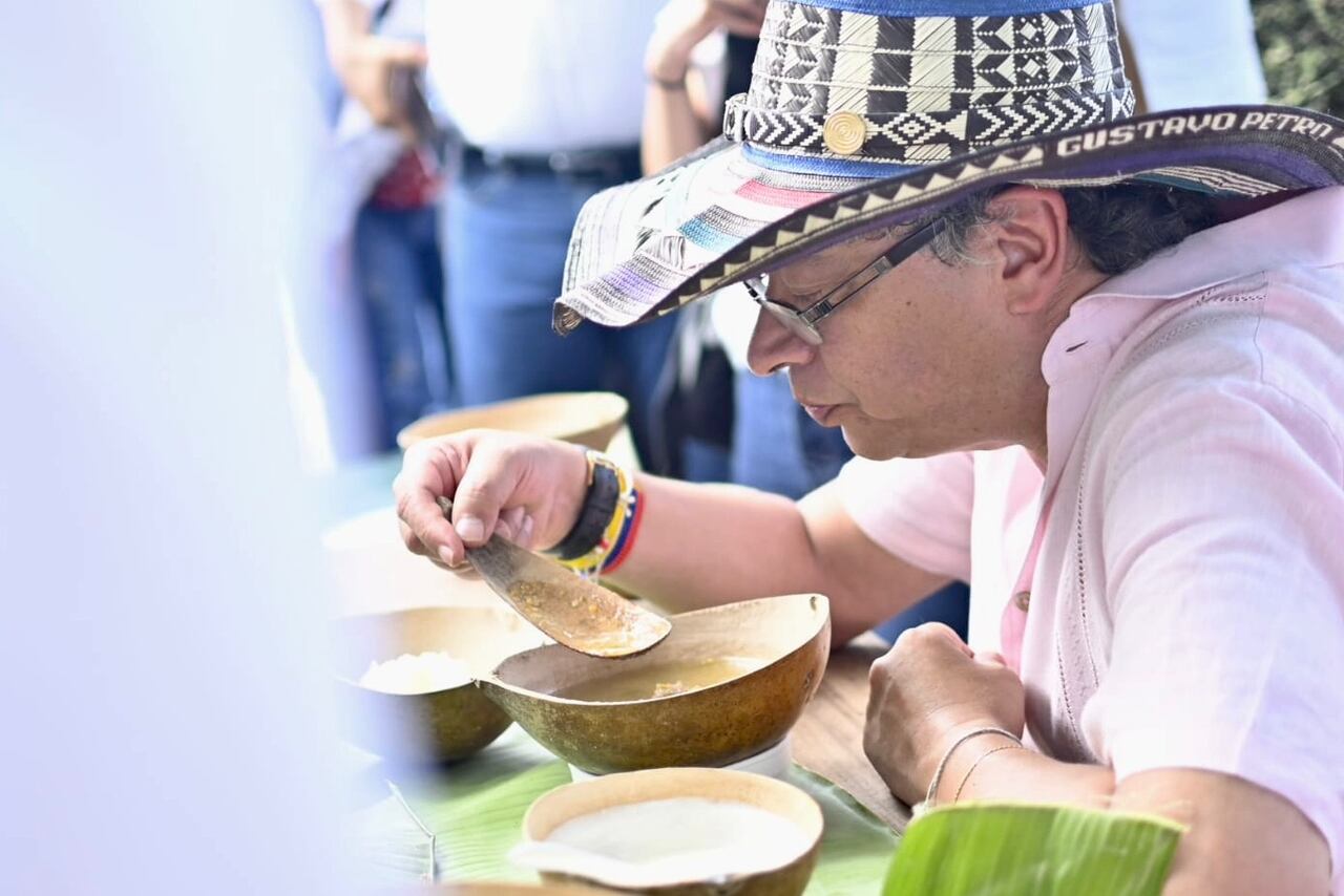 El jefe de Estado destacó la necesidad de implementar un sistema paralelo de abastecimiento alimentario en Colombia.