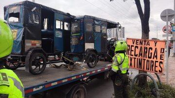 Policía de tránsito en medio de operativos recoge triciclos - X (@SectorMovilidad)