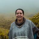 Libia Villalba se encarga de ordeñar las vacas en su tierra, en la localidad de Sumapaz. Esta zona de la capital del país cuenta con 12.847 cabezas de ganado y 154.000 hectáreas en las que se pueden encontrar cultivos de papa, arveja, habas entre otros. Foto: Getty Images