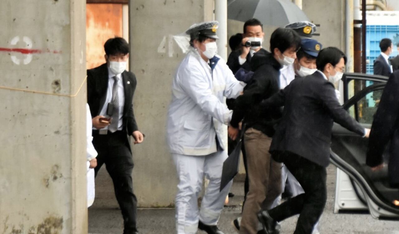 El sospechoso de atentar contra la vida del primer ministro japonés, Fumio Kishida, es detenido por las autoridades