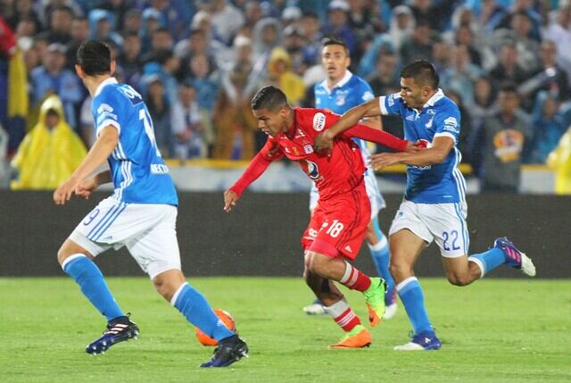 El cucho jugando, con América, ante Millonarios.