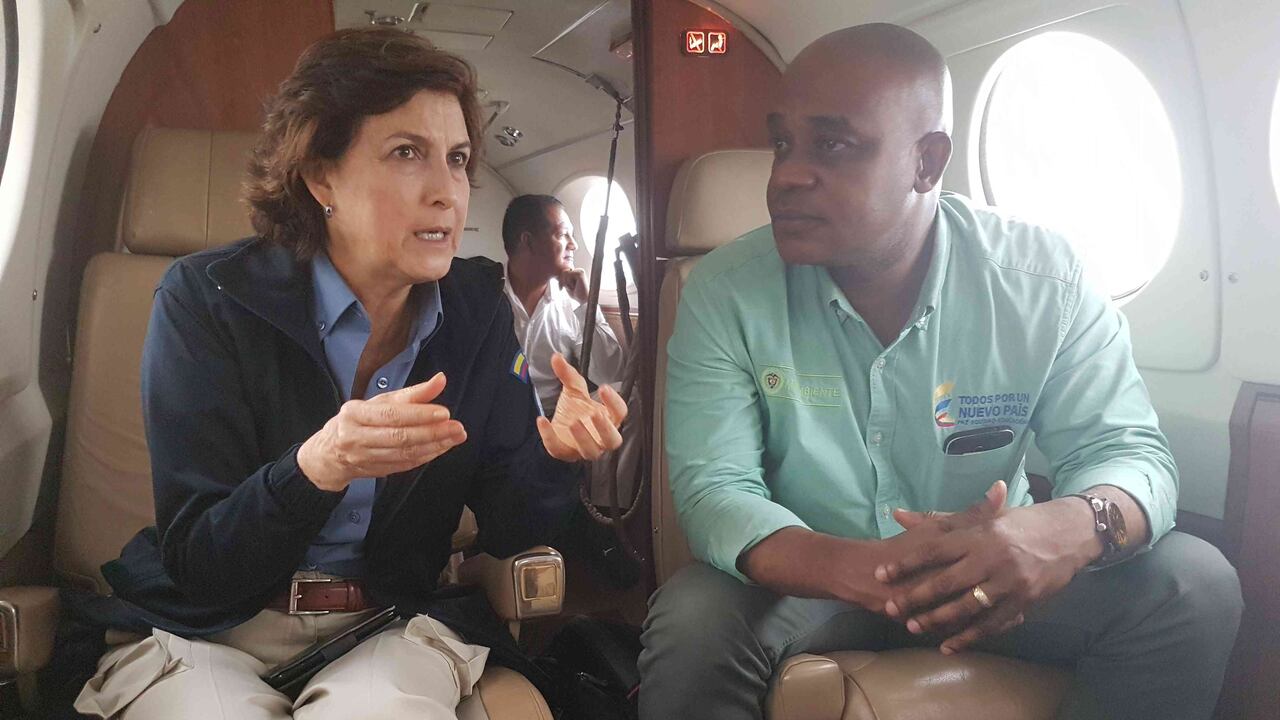 En medio de un viaje en avioneta el ministro Luis Gilberto Murillo habló sobre su gestión en esa cartera.