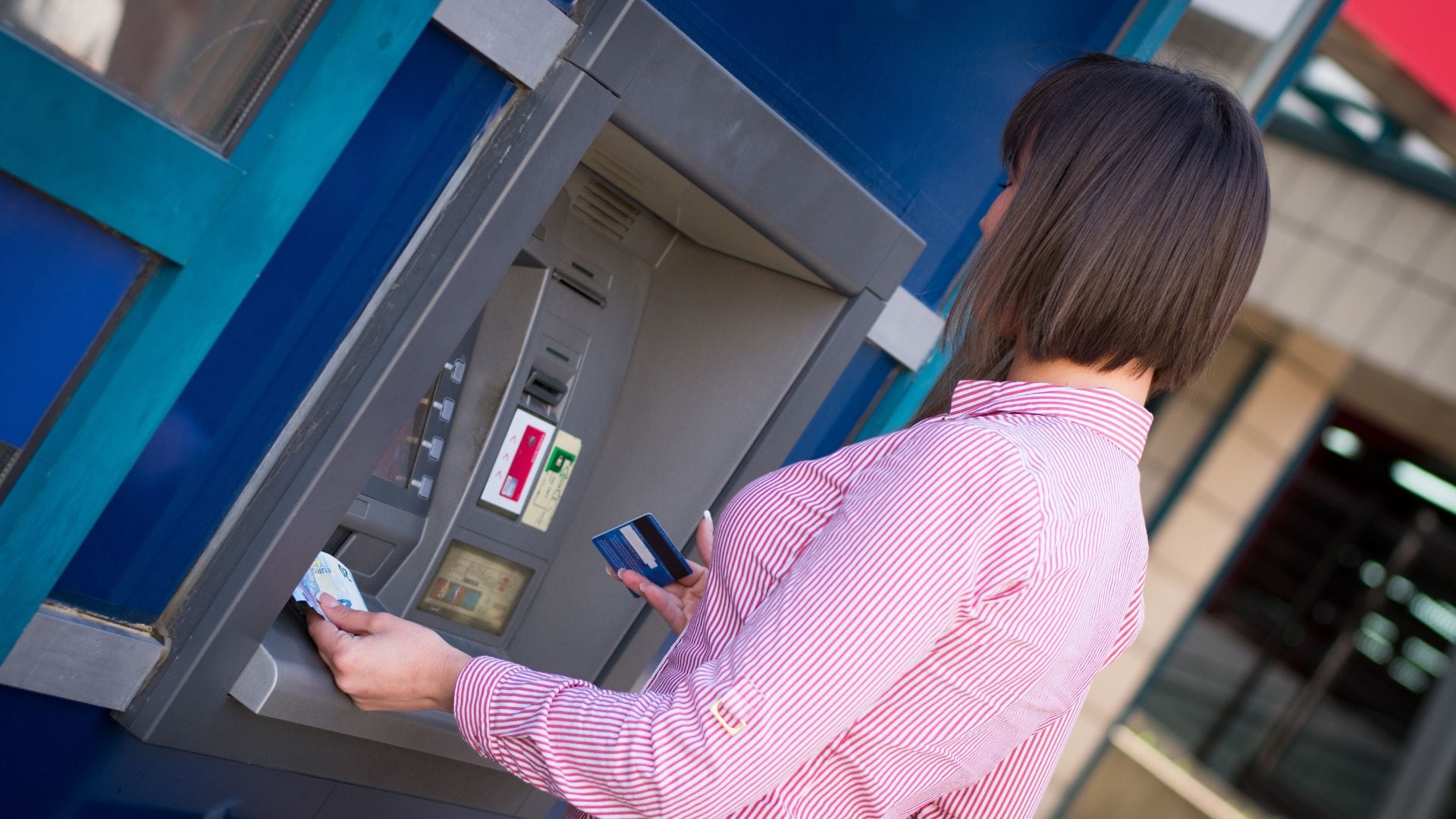 Las entidades financieras han incorporado tecnologías avanzadas para proteger las operaciones, pero estas medidas no son suficientes por sí solas.