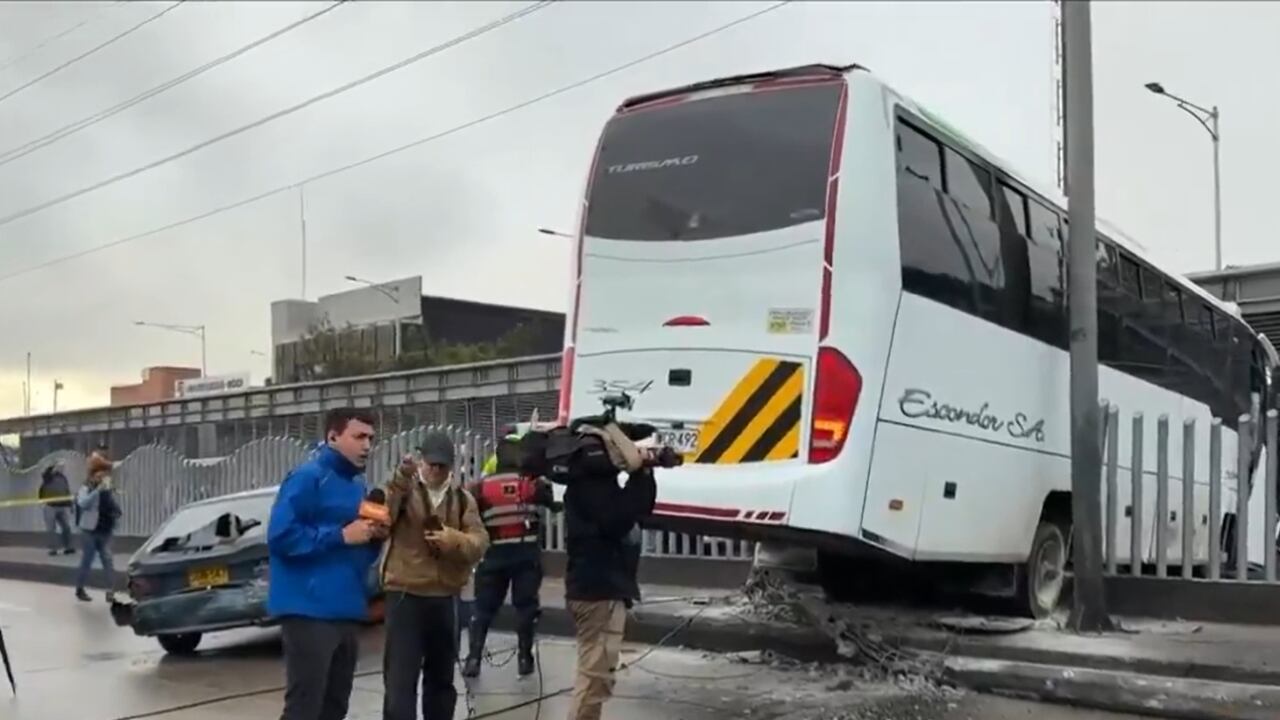 La emergencia fue atendida por la Policía y varias ambulancias que llegaron a la zona.