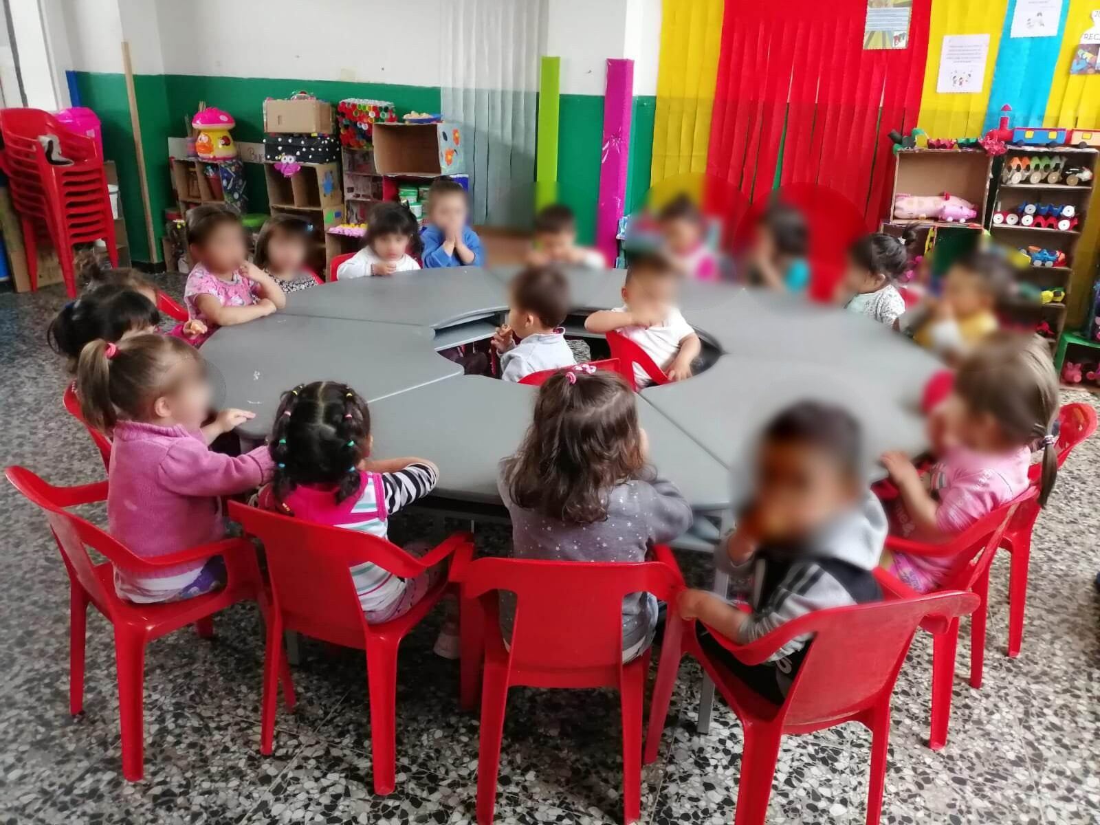 En los jardines infantiles a cargo de la Secretaría de Integración Social hay un verdadero caos: no hay profesoras, personal de aseo y en muchos casos o no hay comida, o se pierde.