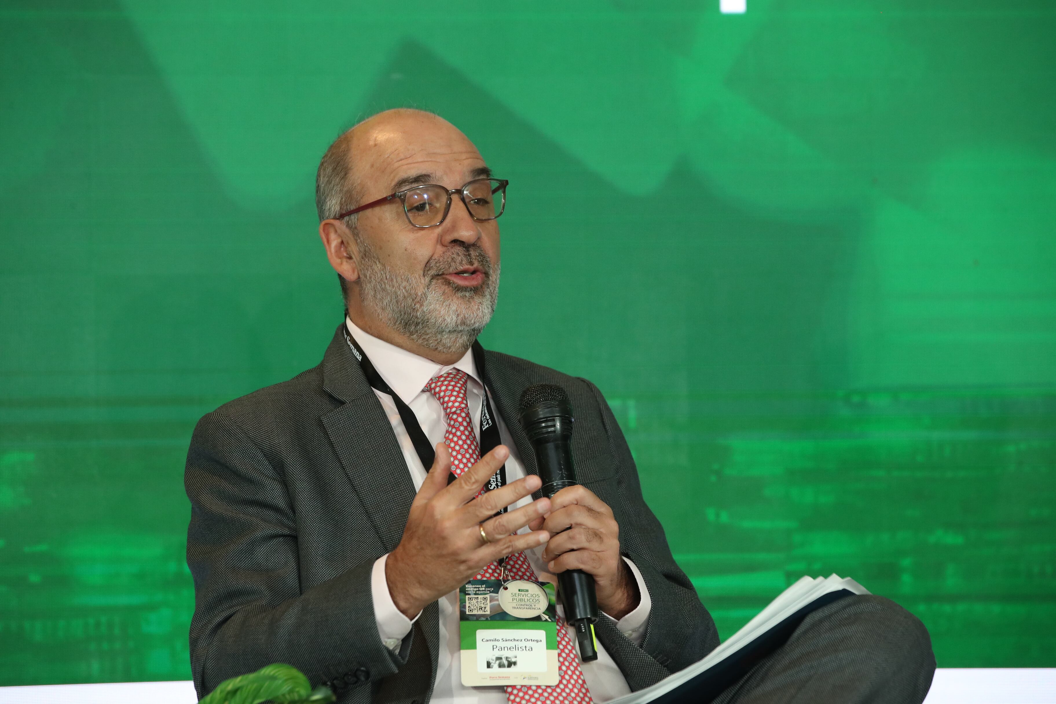 Foro 
Servicios públicos: control y transparencia

Jueves 27 de marzo de 2025 
Edificio Semana