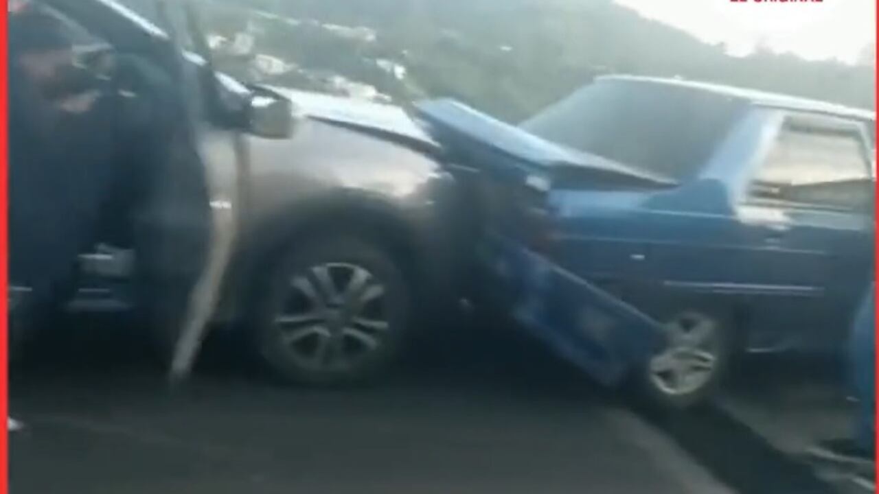 En total cinco vehículos se vieron involucrados en el hecho.