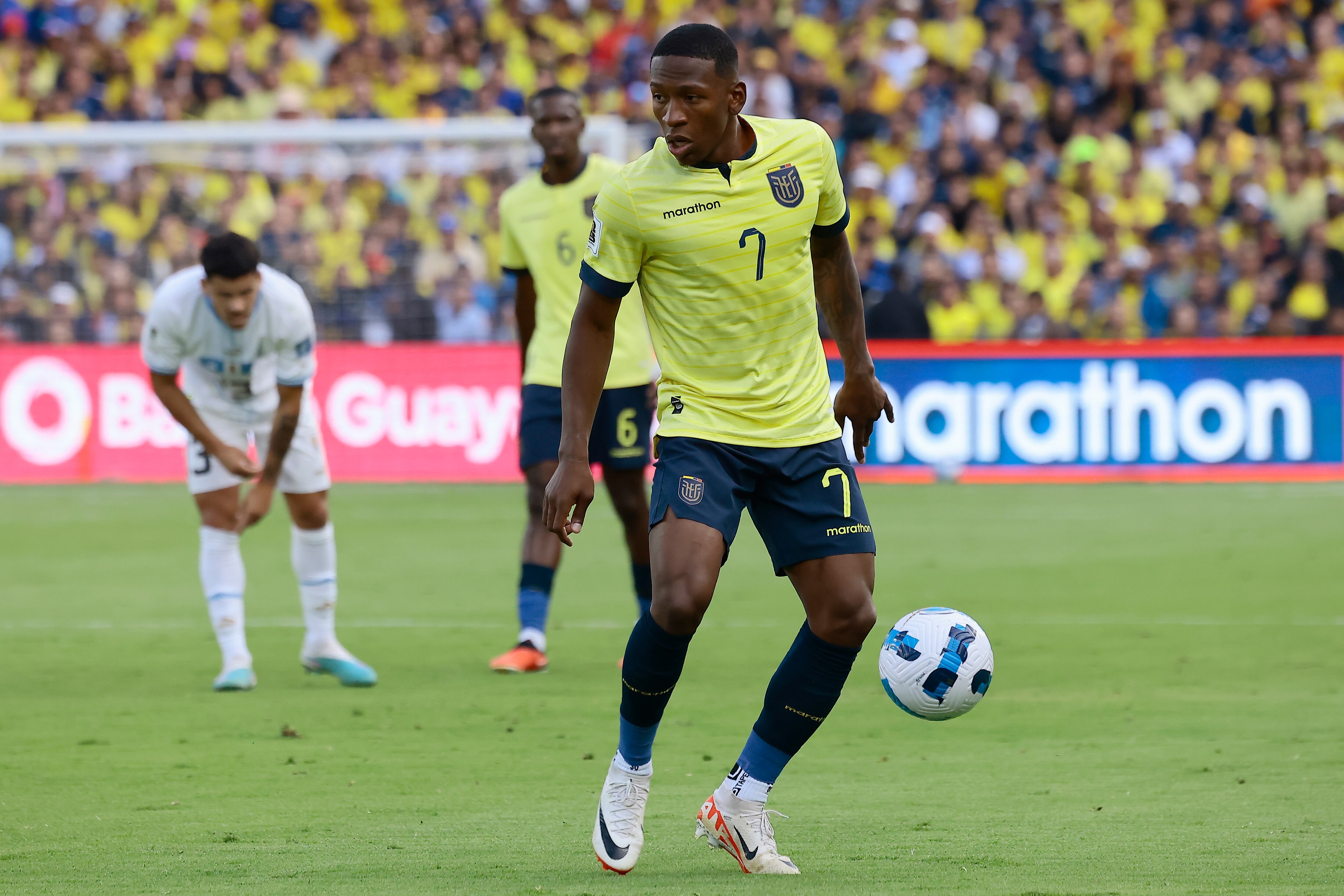 QUITO, ECUADOR - SEPTEMBER 12: Pervis Estupiñan of Ecuador controls the ball during a FIFA World Cup 2026 Qualifier match between Ecuador and Uruguay at Estadio Rodrigo Paz Delgado on September 12, 2023 in Quito, Ecuador. (Photo by Franklin Jacome/Getty Images)