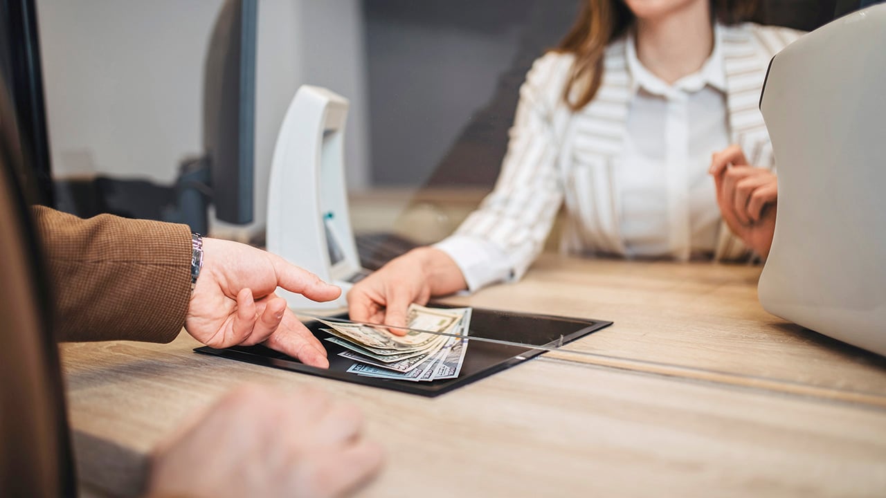 Los usuarios están comprando divisas para viajar, pagar estudios o compras en el exterior, invertir o mantener parte de sus recursos en dólares.