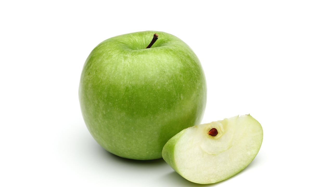 La manzana es una fruta rica en fibra y compuestos llamados polifenoles.