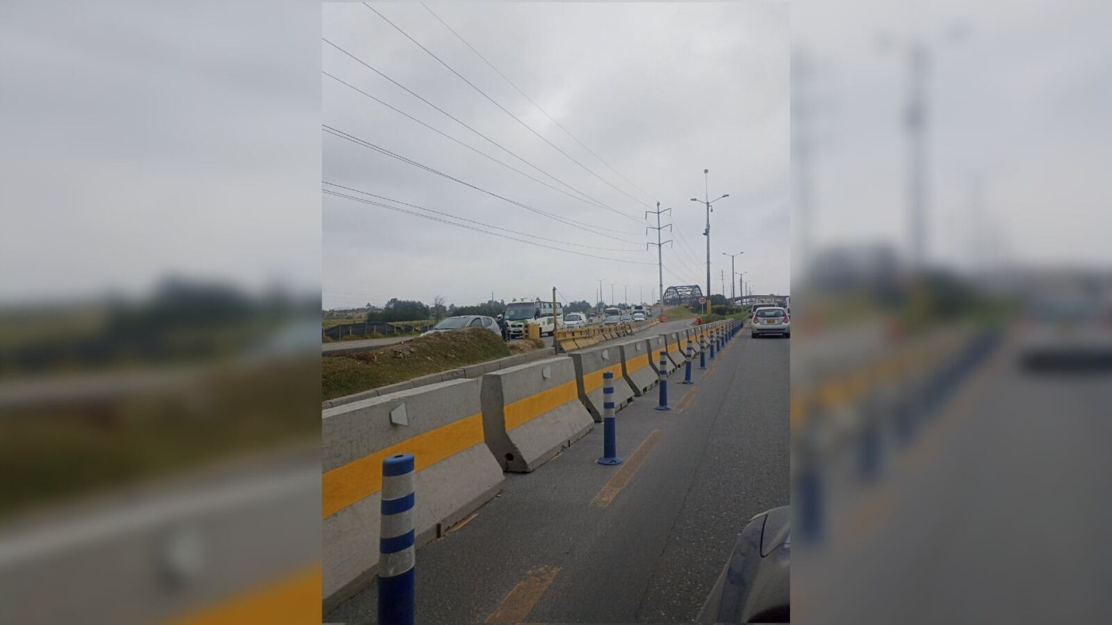 Cierre del tercer carril ingresando a Bogotá por la calle 80.