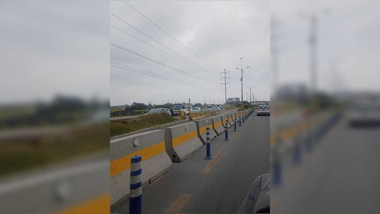 Cierre del tercer carril ingresando a Bogotá por la calle 80.
