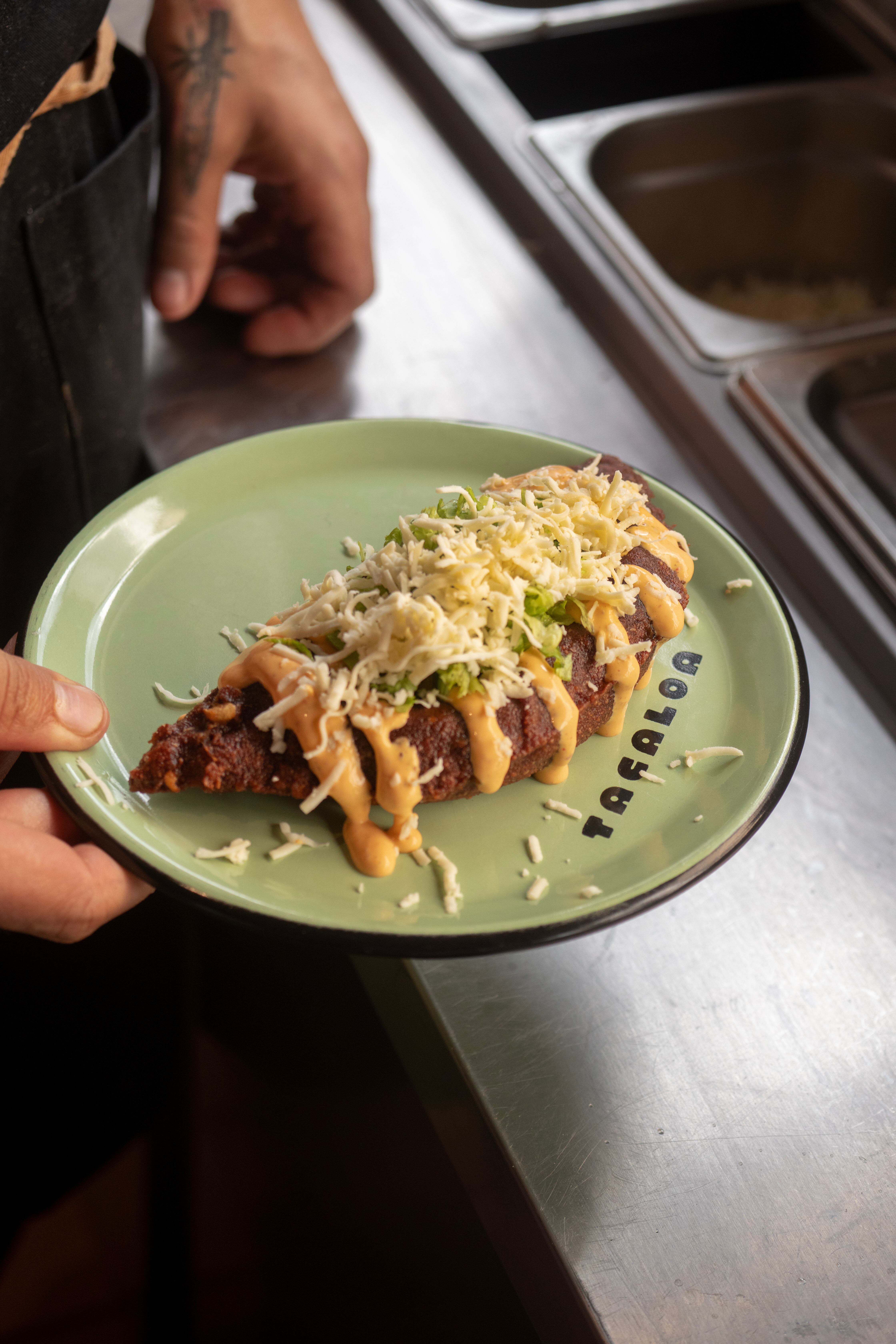 Santiago Moctezuma es el chef mexicano detrás de Tacaloa el nuevo restaurante que aterrizó en el barrio Siete de Agosto en Bogotá.