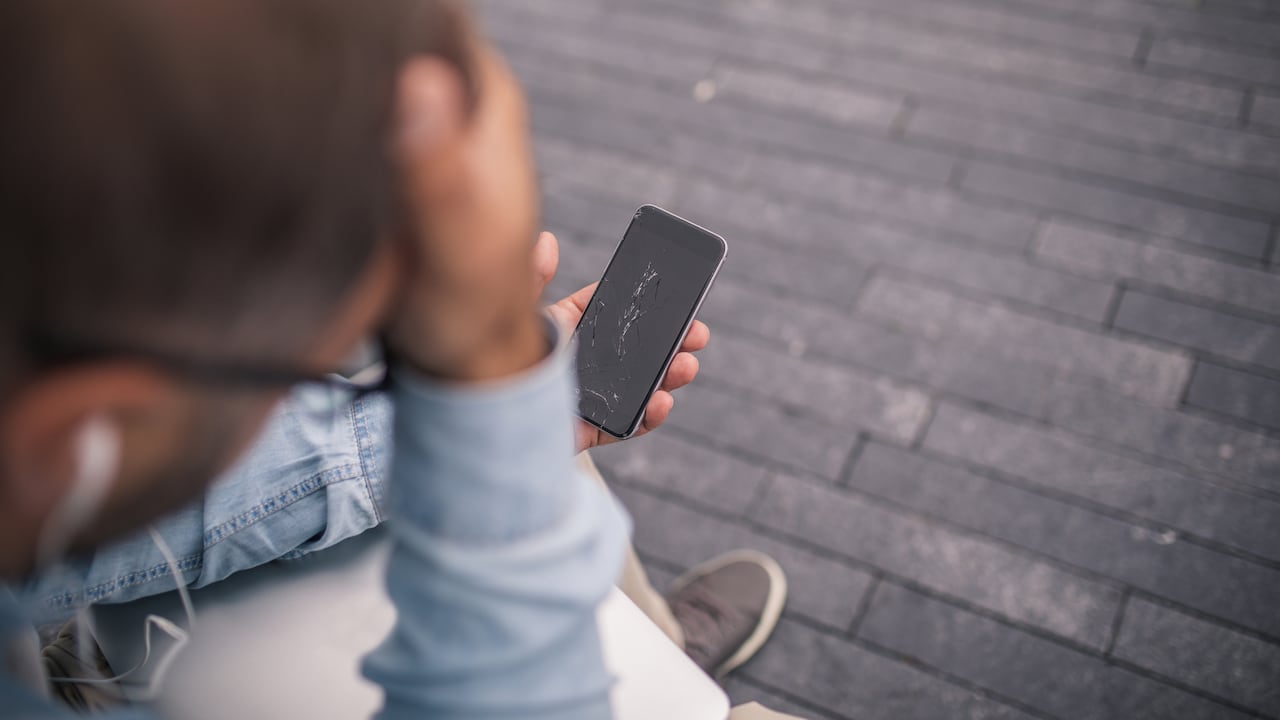 Los malos hábitos pueden dañar la pantalla del celular.