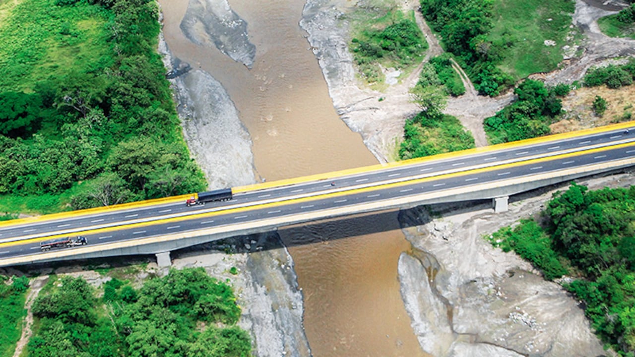 En las vías de 4G se harán obras similares o de mayor envergadura al puente vehicular en doble calzada sobre el río Coello, de la concesión Girardot-Ibagué-Cajamarca.