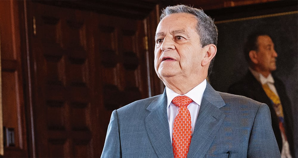    El canciller (e), Luis Gilberto Murillo, en una polémica decisión, le devolvió al exsecretario general de la Cancillería, José Antonio Salazar, las facultades para contratar. 