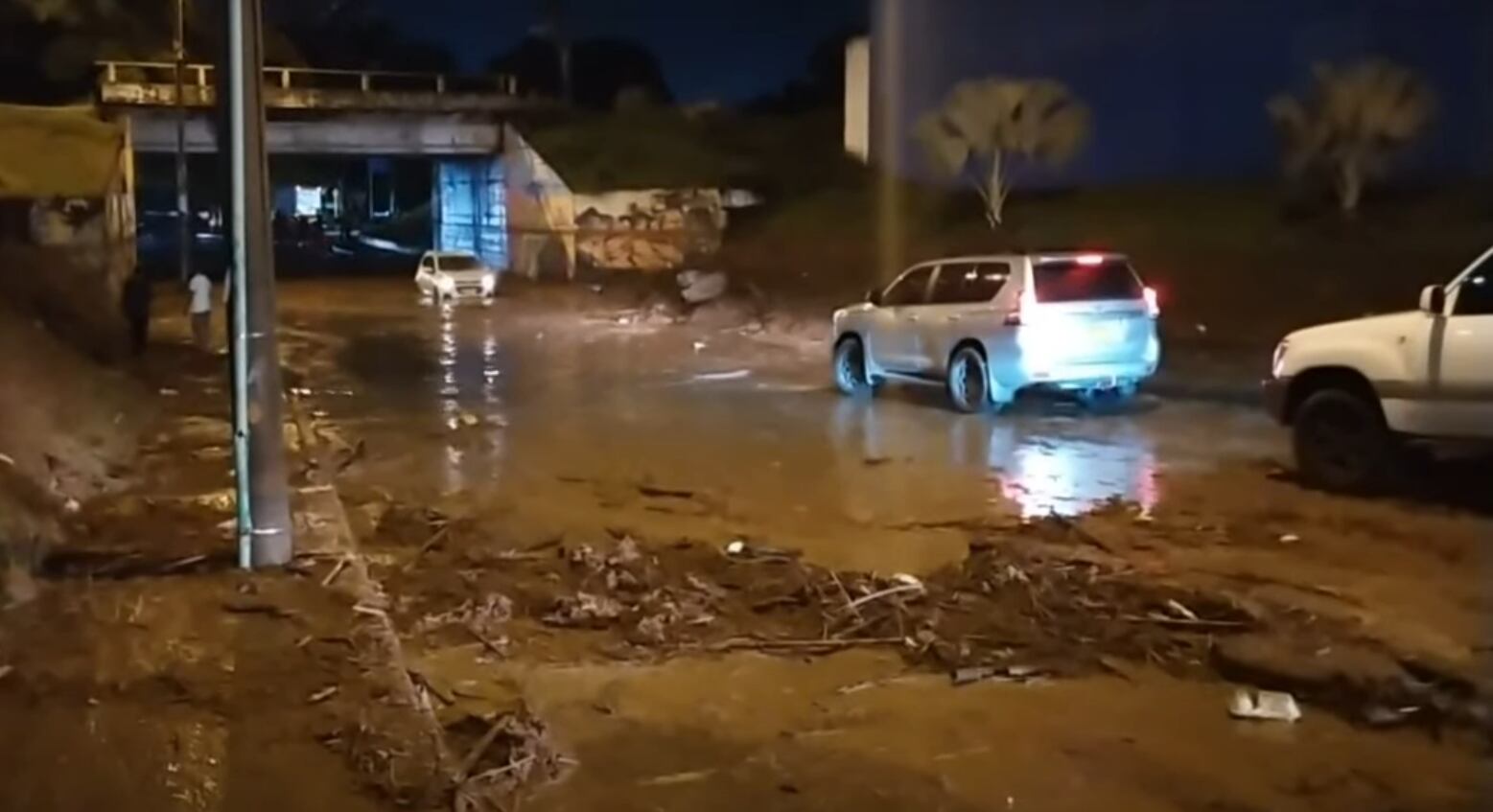 Así se encuentran las vías de Cali luego del aguacero presentado este miércoles 15 de mayo.