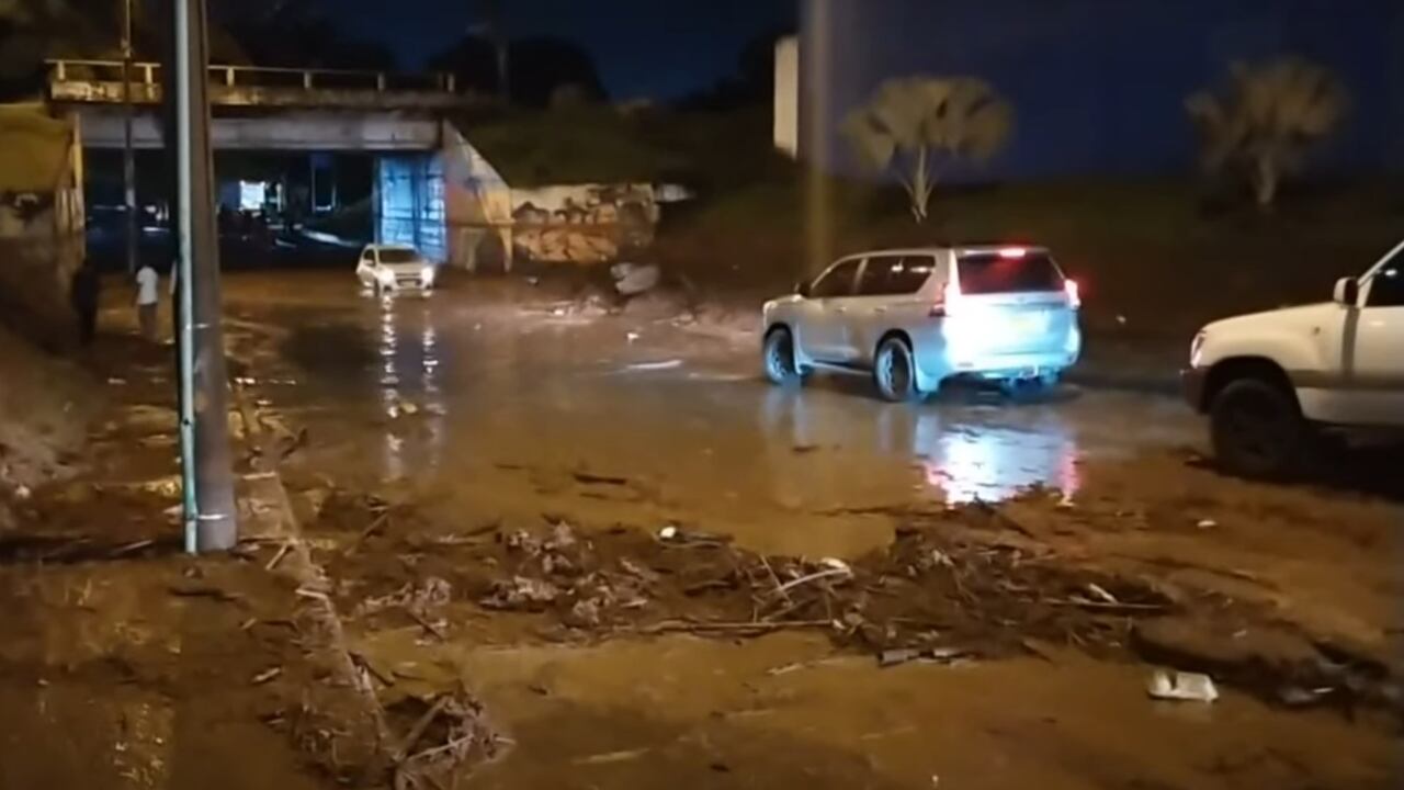 Así se encuentran las vías de Cali luego del aguacero presentado este miércoles 15 de mayo.