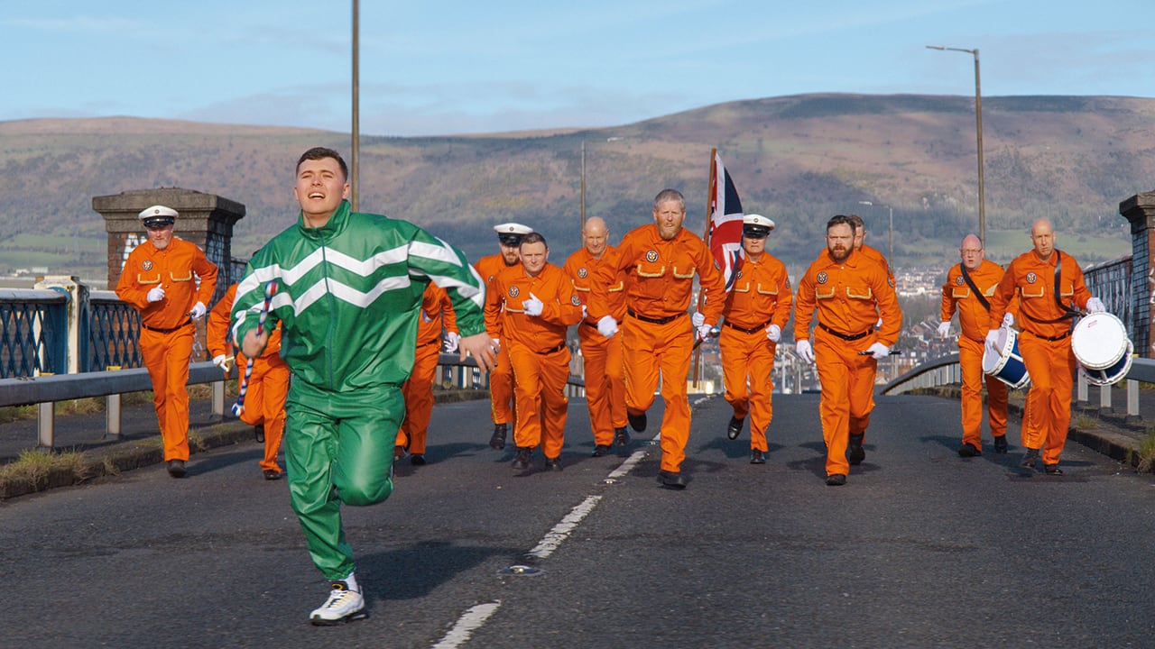 La película, que entre autoficción y cine relata los inicios de Kneecap, se ve a Mo Chara perseguido. La vida real imitó al cine cuando el Gobierno británico quiso encarcelarlo por apología al terrorismo. Las cortes ya lo absolvieron.