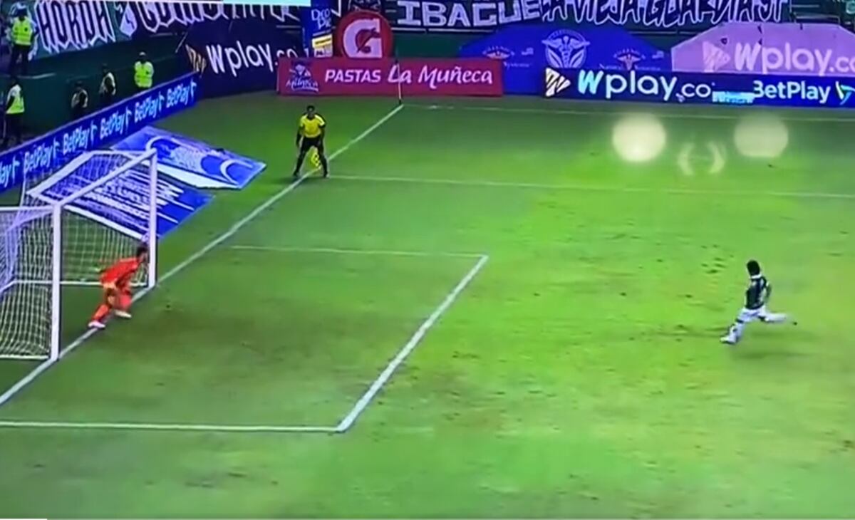 Penal errado por Daniel Mantilla.