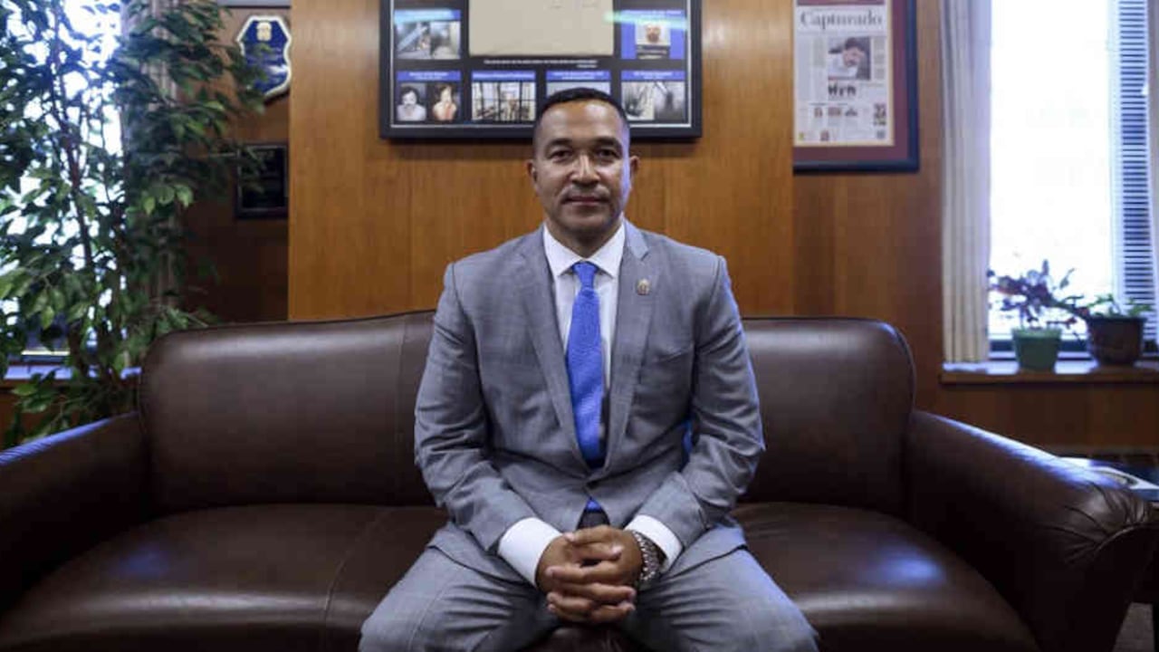 Ray Donovan en su oficina de Nueva York. Foto: AFP