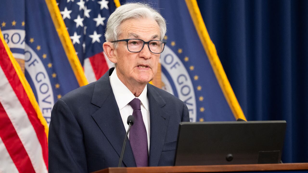 El presidente de la Reserva Federal de EE. UU., Jerome Powell, habla durante una conferencia de prensa tras la reunión del Comité Federal de Mercado Abierto (FOMC) en Washington, DC, el 18 de junio de 2025. (Foto por SAUL LOEB / AFP)