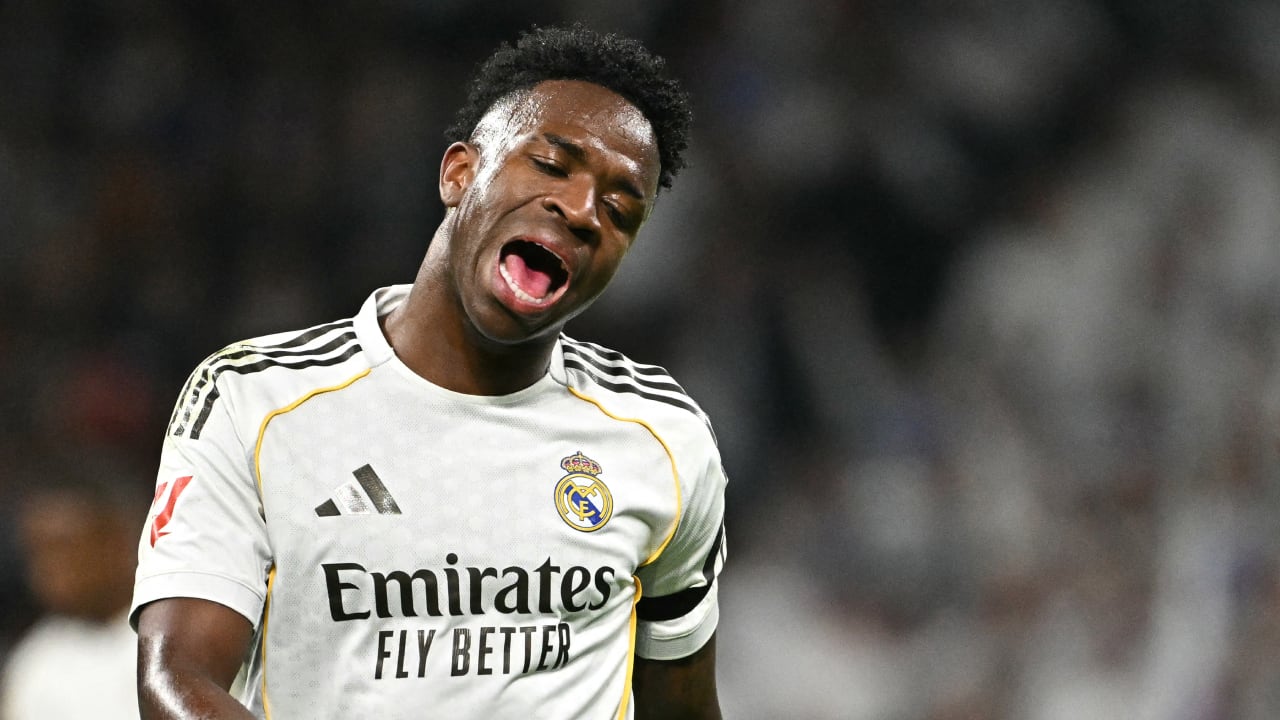 Vinícius reacciona a una decisión arbitral en el partido de Real Madrid - Getafe por la fecha 26 de LaLiga.