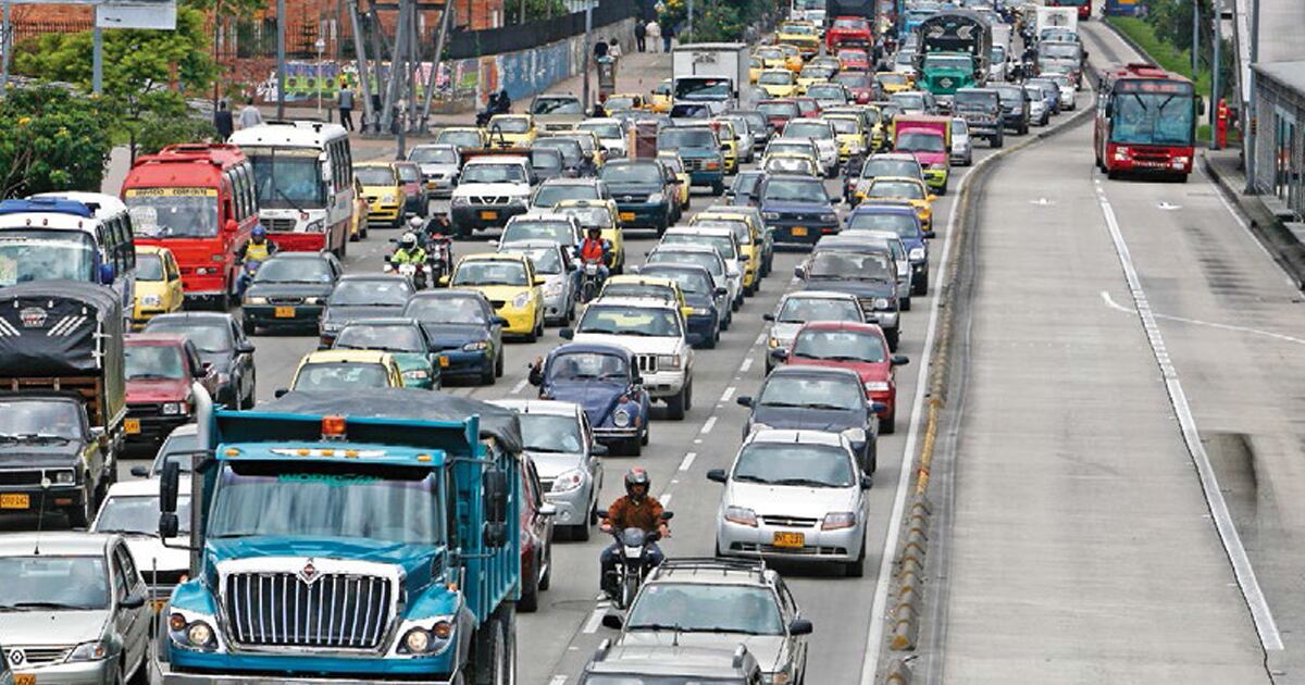 Los crecientes trancones que tienen desesperados a los bogotanos, también se han convertido en el pan diario en otras ciudades como Medellín y Barranquilla.