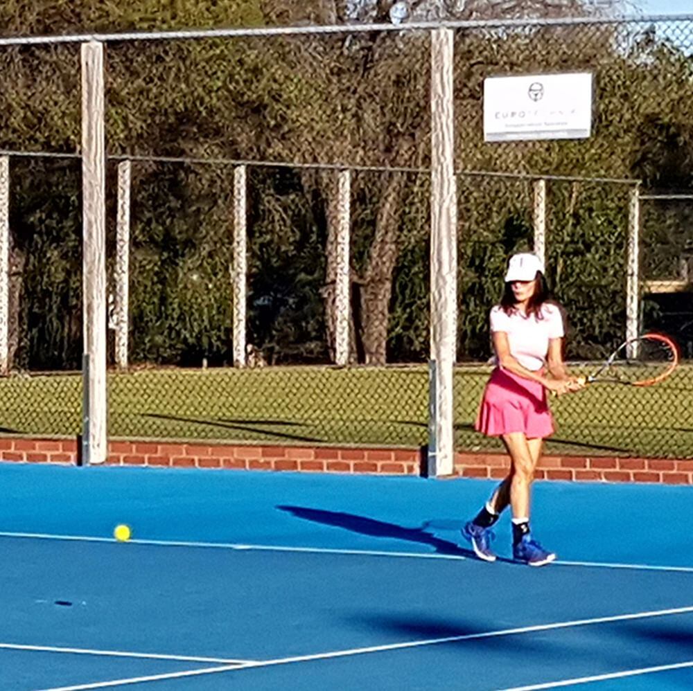 La mujer también practica diferentes actividades deportivas.