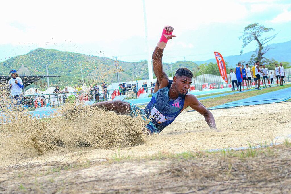 Arnovis Dalmero registró una marca de 8.29 metros en salto de longitud