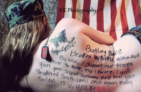 "Luchando al desnudo.
Quebrado por la batalla.
Herido por la guerra, apoyo a nuestras tropas y les he jurado que 
Silenciaré sus gritos ahogados.
Ayudaré a sanar su alma destrozada,
hasta que nuevamente
cada soldado esté completo".