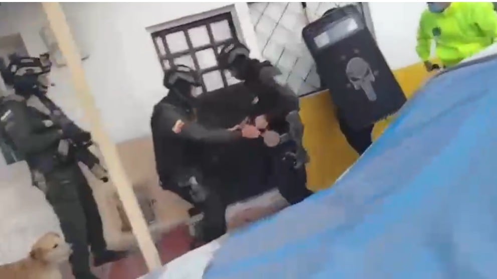 Capturan a tres presuntos miembros de Los del Libertador tras disparar a la Policía.