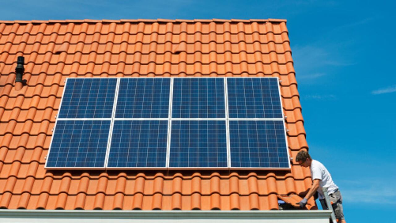 Hacer un análisis previo a la instalación de paneles solares en casa es fundamental porque garantiza que la inversión sea eficiente.