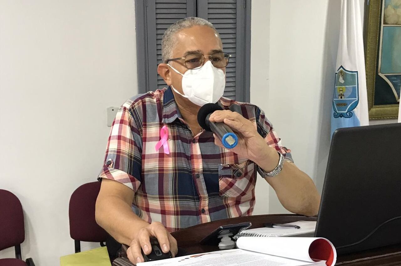 Henrique Toscano, secretario de salud de Santa Marta, durante su intervención en Concejo.