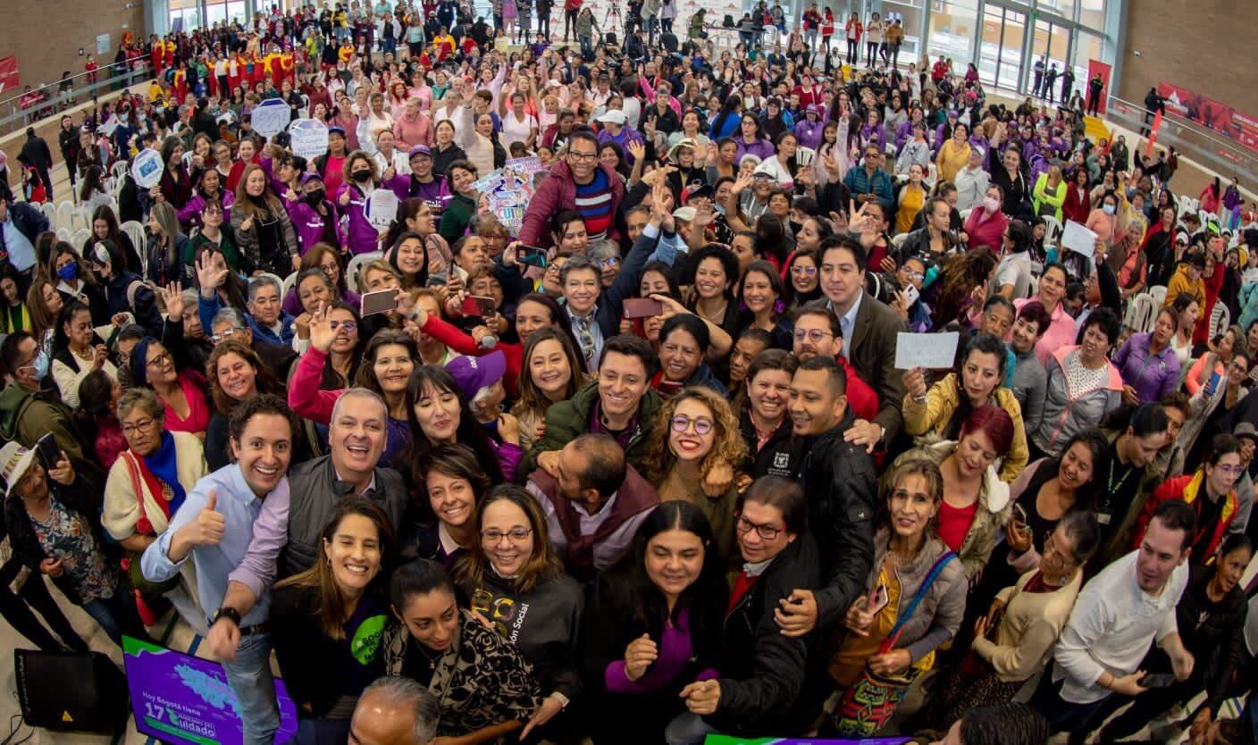 El sistema del cuidado garantiza a las mujeres cuidadoras de la ciudad el acceso a servicios, oportunidades, y a ser relevadas de los trabajos de cuidado no remunerados.