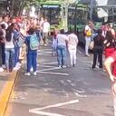 Los usuarios bloquearon uno de los carriles de la estación del MIO Universidades.