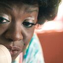 Viola Davis es Deloris Jordan y, para la actriz, la mujer debía ser muy buena jugando póquer por su sentido rotundo de la imperturbabilidad.