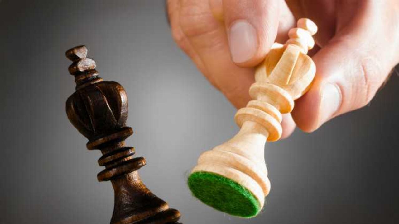 En la mitad de la pelea hay 50.000 empleados y negocios millonarios.