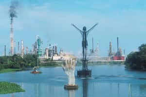 Estas es la imagen del Cristo Petrolero, en la ciudad de Barrancabermeja.