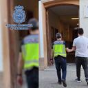 Un hombre que se hacía pasar como un “influencer” fue capturado por las autoridades españolas acusado de conseguir fotos sexuales de niñas.