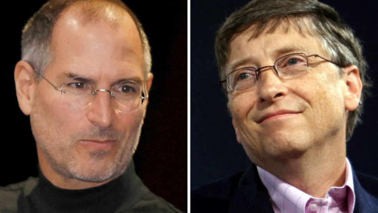 Detrás del éxito de Microsoft, de Bill Gates (derecha), Steve Jobs (izquierda) veía una carencia que consideraba imposible de ignorar.