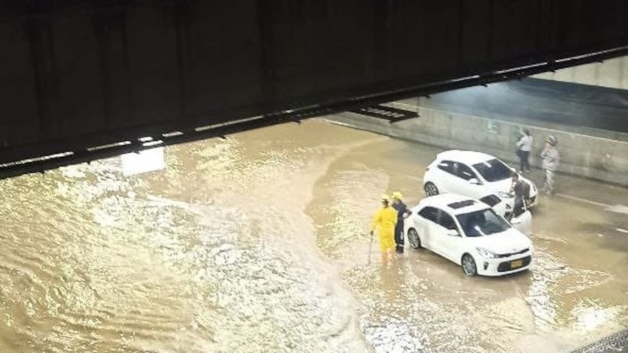 Fuertes lluvias causan pánico en Medellín