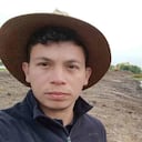 Es sus 34 años de vida, Darwin Ortega ya logra demostrar que es posible restaurar los humedales de la sabana de Bogotá.