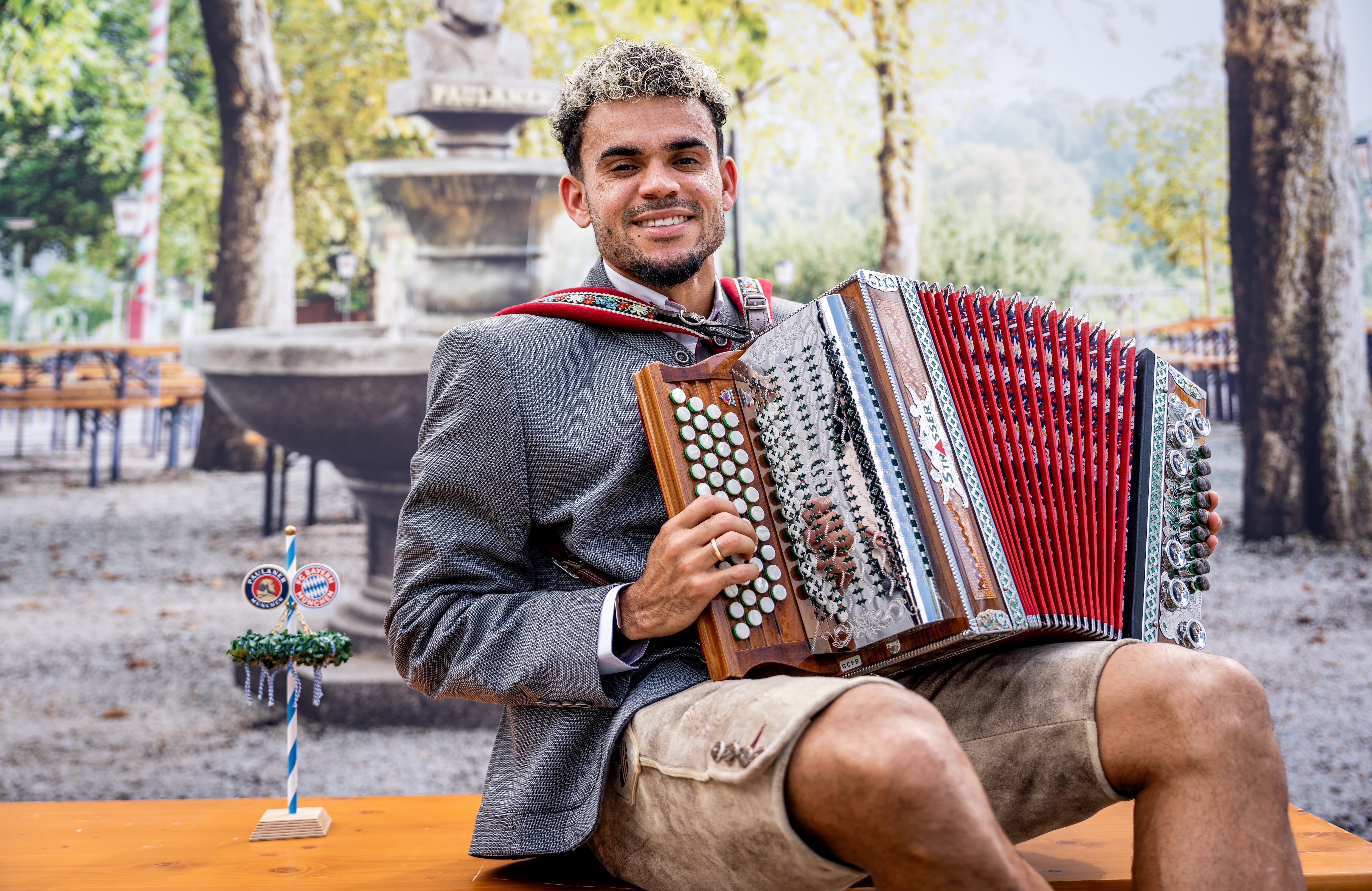 MUNICH, GERMANY - AUGUST 19: Luis Diaz of FC Bayern Muenchen with an accordion at the Paulaner Content Production on August 19, 2025 in Munich, Germany. (Photo by S. Mellar/FC Bayern via Getty Images)
