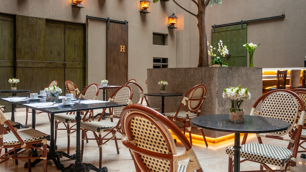 Con las buenas cifras de reactivación y ante el aumento del precio del dólar, el 2023 sería el mejor año para la hotelería en Colombia. NH Hotel Group completó 14 hoteles en Colombia.