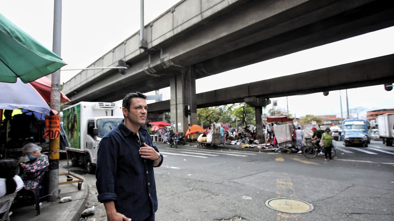 Actualmente, Medellín es la única ciudad que tiene metro. En sus dos líneas, tiene 11,9 kilómetros elevados y 22,1 kilómetros al nivel del suelo. Juan Diego Alvira visitó las zonas de la ciudad donde el sistema es elevado.