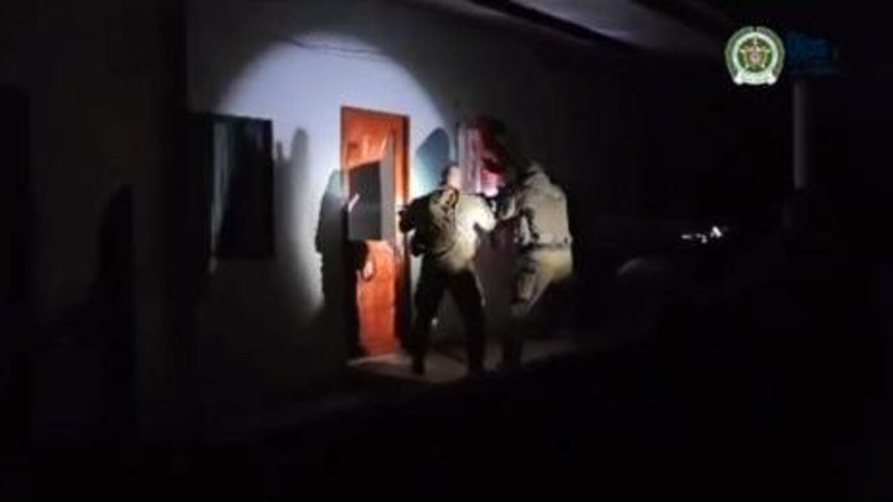 Alias cordillera, jefe del Clan del Golfo en el Meta, lanzó una granada contra la policía para evitar ser capturado. El sujeto murió.