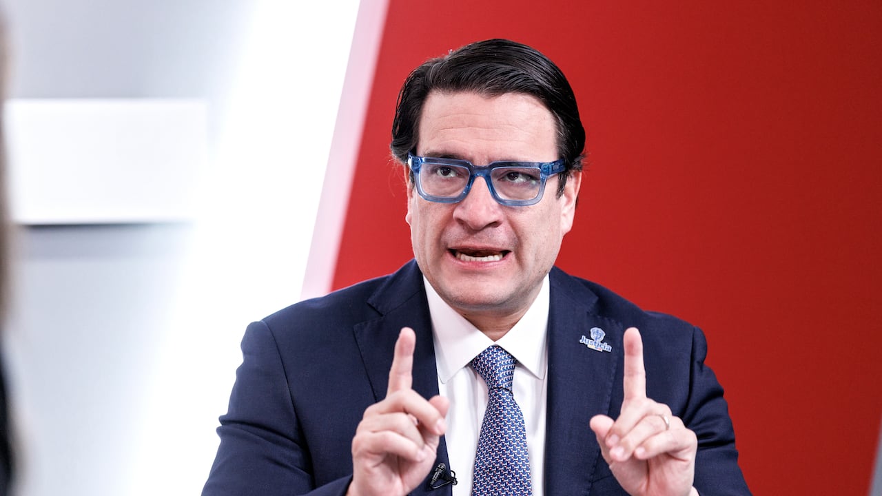 El ministro de Justicia, Iván Cancino, habló con SEMANA sobre la Ley de sometimiento.