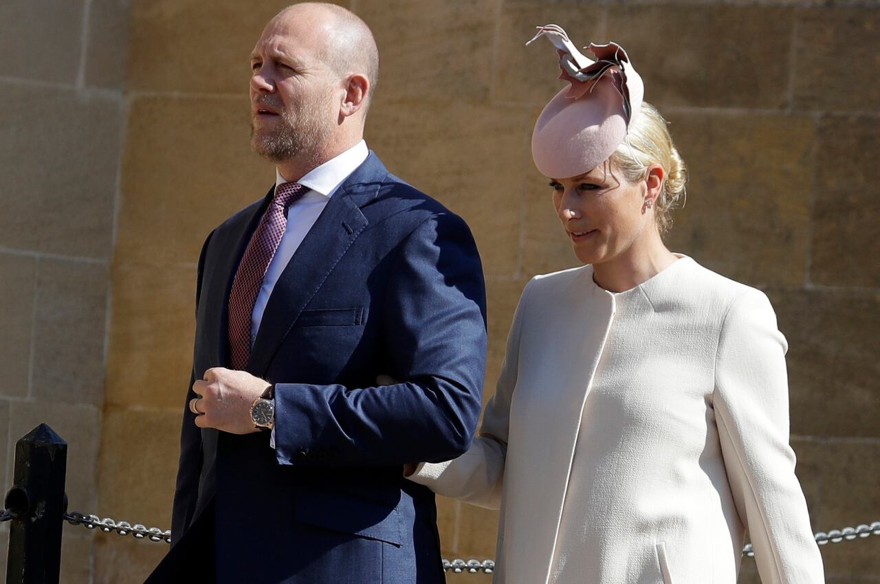 Zara Phillips y su esposo Mike Tindall, quienes acaban de recibir a su tercer hijo, décimo bisnieto de Isabel y Felipe.