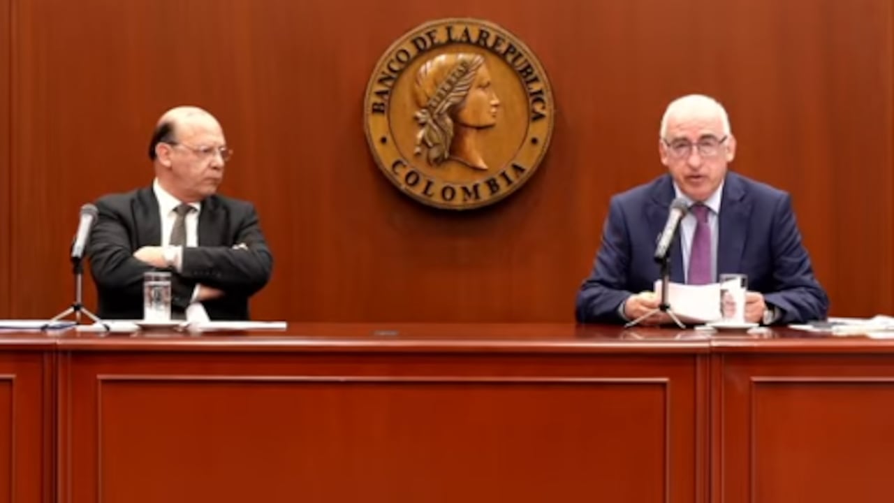 Germán Ávila, ministro de Hacienda y Leonardo Villar, gerente del Banco de la República